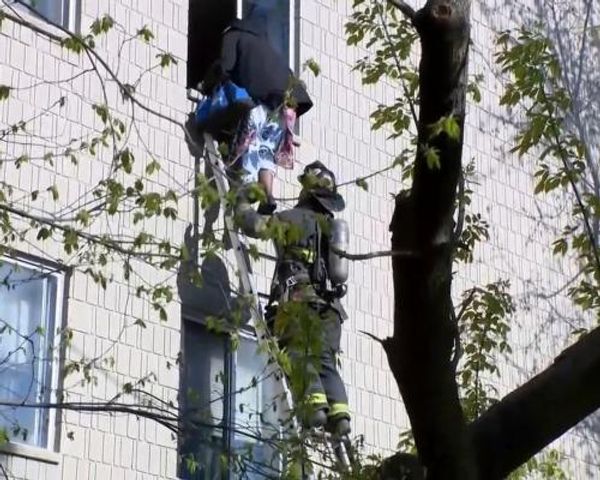 Milwaukee apartment building residents jump from windows amid rare large fire