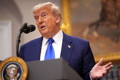Trump Defends Decision to Accept $400 Million Luxury Aircraft From Qatar, Says Refusing It Would Be 'Stupid'
