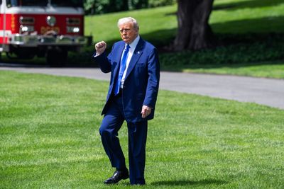 Trump signs order to level US drug prices with other countries - Roll Call