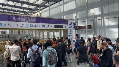 Power outage 'for matter of minutes' disrupts London Underground in rush hour