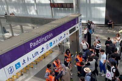Cable fault causes London Underground disruption and fire