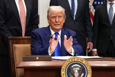 Trump Revives 'Mental Decline' Concerns After Attempting to Leave Oval Office Before Signing Executive Order: 'Is He OK?'