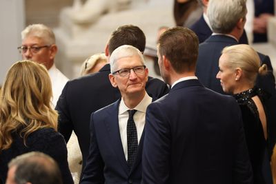 Apple adds $180 billion to market cap as Trump reveals he spoke to Tim Cook after China tariffs rollback