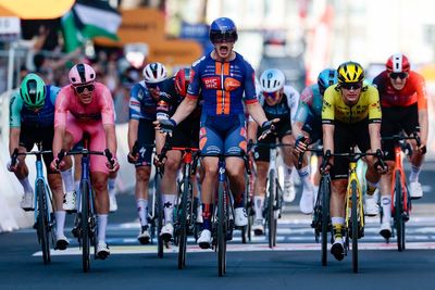 Giro d’Italia LIVE: Stage 4 results, reaction and standings after chaotic sprint finish