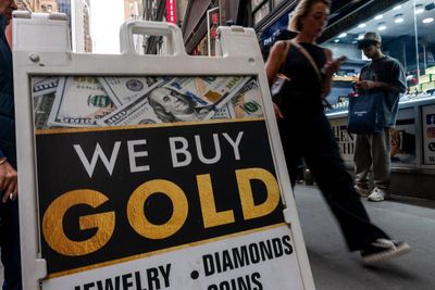 Gold fever makes a comeback as buyers and bankers recoil from uncertainty
