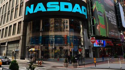 Stock Market Today: S&P 500 Turns Positive For Year While Dow Struggles; Robinhood Nears A High