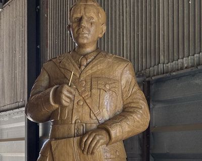 Statues of JRR Tolkien and his wife to be unveiled in East Yorkshire