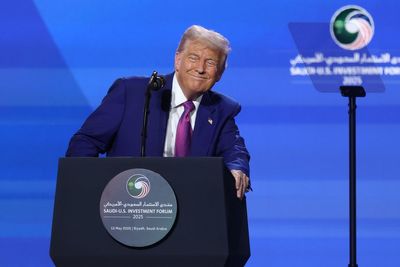 Trump orders end to Syria sanctions and offers olive branch to Iran in speech to Saudi oligarchs