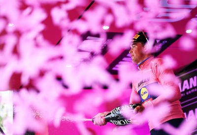 How does the general classification work at the Giro d'Italia?