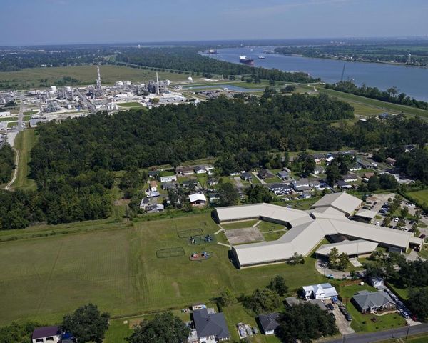 Louisiana: controversial Denka plant suspends production after dire losses