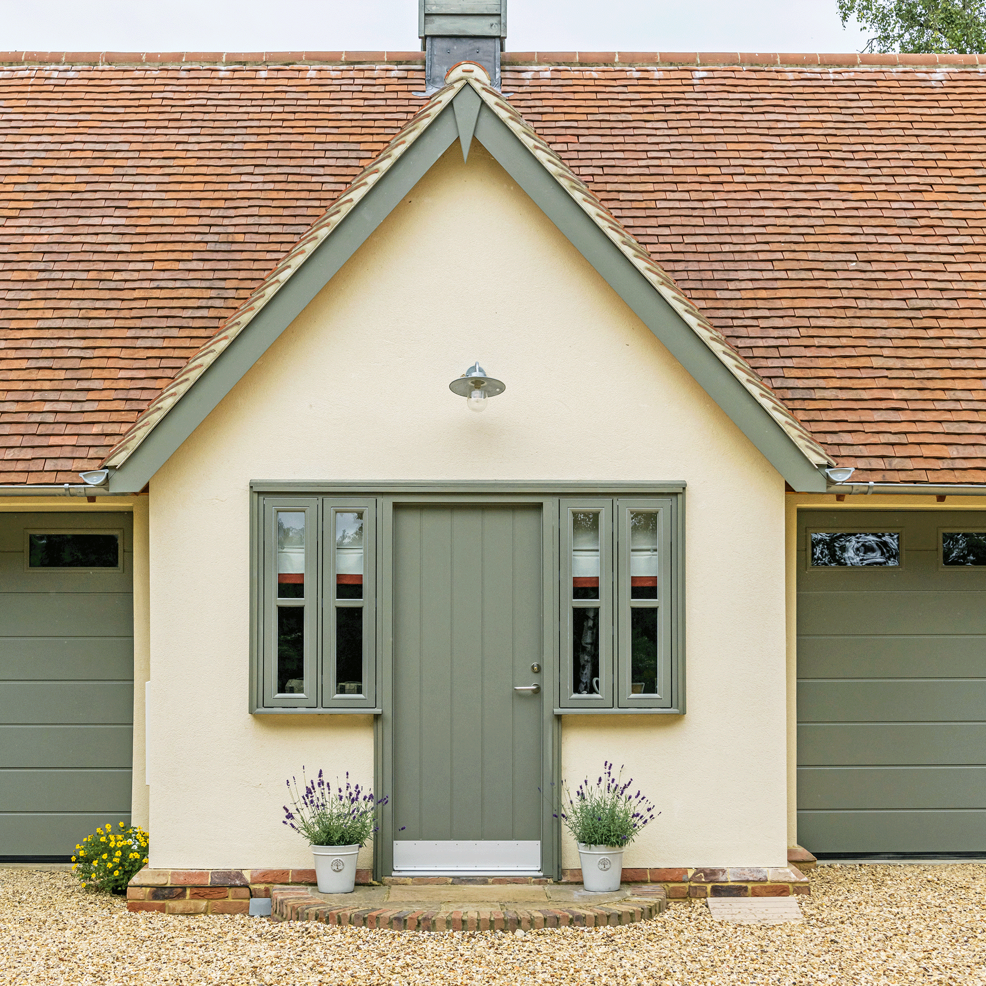 3 colours to avoid when painting window frames – experts say they might draw the eye, but not in a good way