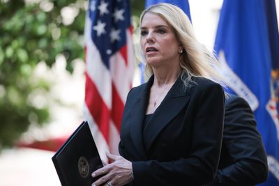Stephen Miller is running the DOJ, and Pam Bondi is just a figurehead, report claims: ‘She is like an actor’