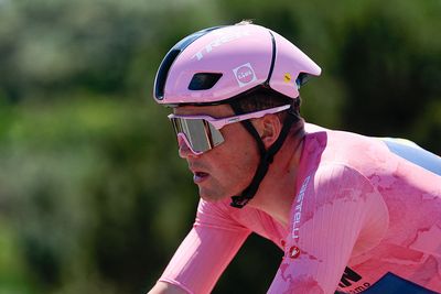 'Damage control' for pink jersey as chaotic Giro d'Italia finish 'destroyed' Mads Pedersen's Lidl-Trek lead-out train