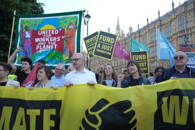 Unions and green groups call for £1.9bn emergency funding for North Sea workers