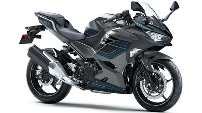 Kawasaki’s Ninja 400 And Z400 Live On In Japan, Get New Colors