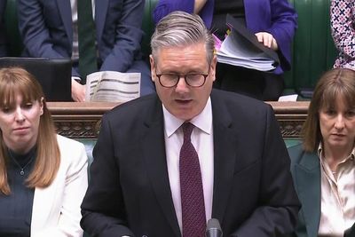 Starmer says Tories are ‘dead party walking’ as Badenoch dismisses trade deals