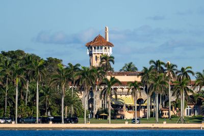 Dems to Keep Slamming Trump Over Plane Gift With 'Qatar-a-Lago' Sky Banner in Florida