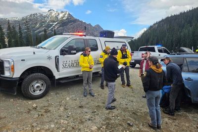 Climber who survived 400-foot fall that killed 3 others was unconscious before seeking pay phone