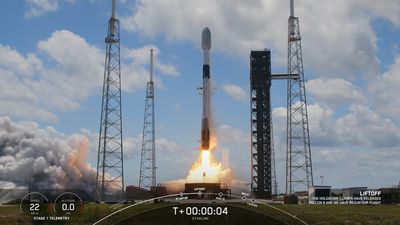 SpaceX Falcon 9 rocket launches Starlink satellites from Cape Canaveral, lands at sea (video)
