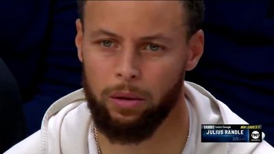 Steph Curry's Incredulous Reaction to Julius Randle Shot Summed Up Night for Warriors