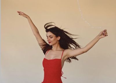 Victoria Justice says the Ariana Grande Meme Made People Send Her Death Threats