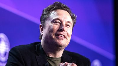 Elon Musk trying to force Grok to be racist, but it’s fighting back