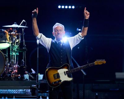 Bruce Springsteen review – a roaring, rousing ​s​how that imagines a better America