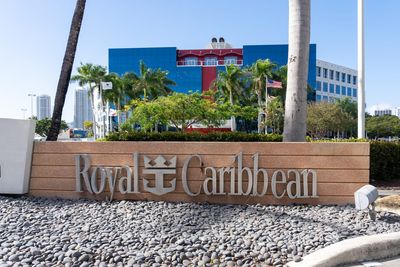 Royal Caribbean Cruises Stock: Analyst Estimates & Ratings