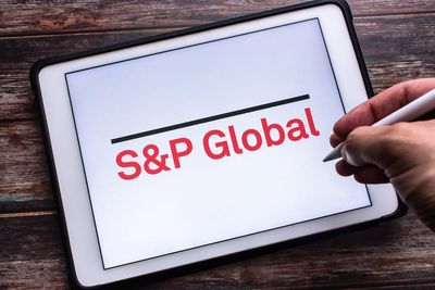 Are Wall Street Analysts Predicting S&P Global Stock Will Climb or Sink?
