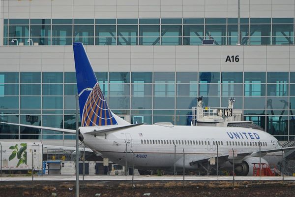 Air traffic controllers in Denver scramble to use backups after losing communications Monday