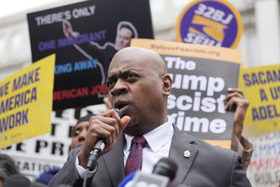 Lawyers for US Mayor Ras Baraka argue he was targeted for arrest at protest
