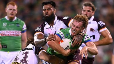 Broncos pack must 'pull fingers out' like 1990s: Renouf