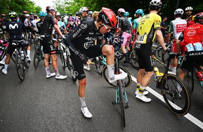 Giro d'Italia stage 6 neutralised after huge crash, Jai Hindley abandons