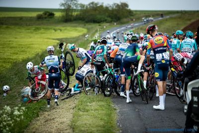 Eight riders out of Tour de Hongrie as mass crash topples dozens of riders