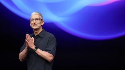 Trump still wants Apple to build your iPhone in the US, not India, and this won't end well