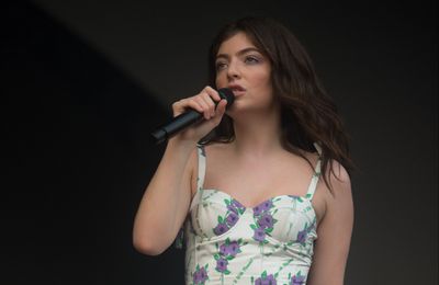 Lorde turned to MDMA to overcome stage fright