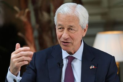 Jamie Dimon says it would be a 'mistake' to think deescalation from Trump's White House means volatility is over