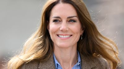 This gorgeous high street floral dress instantly reminded me of one of Kate Middleton’s most special outfits from last year