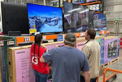 US consumer sentiment slides to lowest in 3 years as trade war raises anxiety about inflation