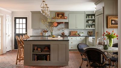 Sherwin-Williams Vs Benjamin Moore – which iconic paint brand is best for your project?