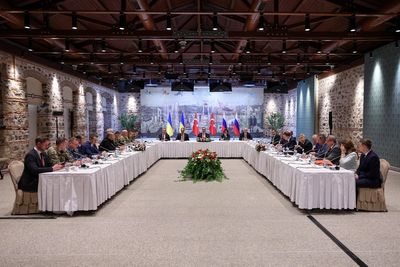 Russia and Ukraine agree to exchange 1,000 prisoners of war – but fail to secure peace in Turkey talks