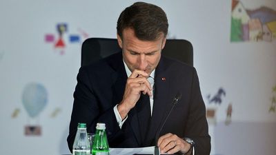 Macron takes centre stage in Romania’s election showdown