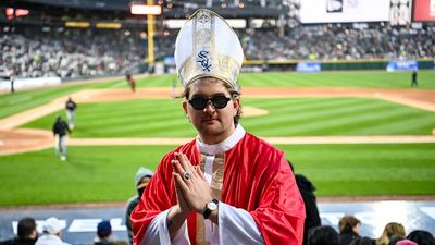 White Sox Backers Dressed As Their Most Famous Fan for Game Against Cubs