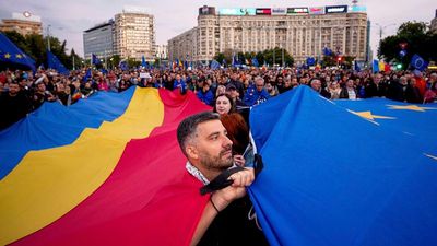 Romanians abroad begin voting in high-stakes presidential election runoff