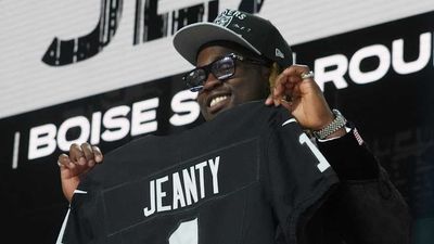Ashton Jeanty Looks to Have Switched Up Iconic Pre-Snap Stance Since Joining Raiders