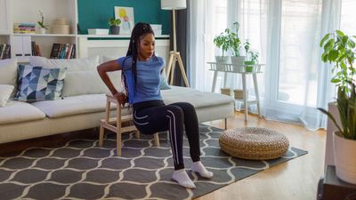 You only need these four bodyweight exercises to start training your upper body at home