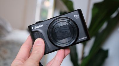 Are we getting a new Canon compact camera with superzoom? Here are the hints