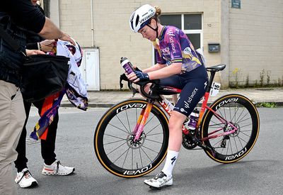 Anna van der Breggen abandons Itzulia Women following stage 1 crash