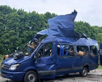 Zelenskyy calls for tougher Moscow sanctions after deadly Russian strike on bus