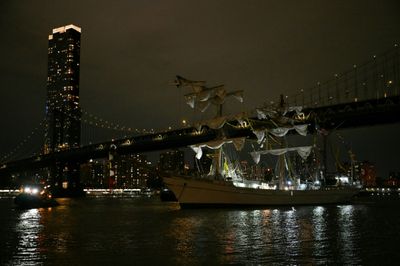 Brooklyn Bridge Ship Crash Kills Two People: NYC Mayor